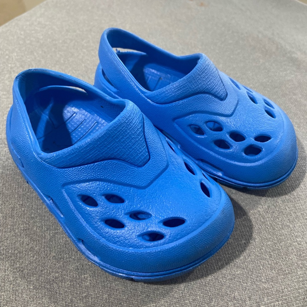 Baby clogs, size 4.